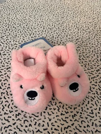 Chaussons rose taille 0-6 mois - neufs