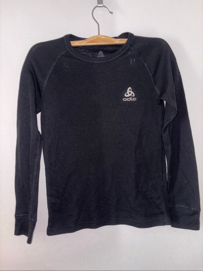 Sous pull Odlo idéal pour le ski taille 10 ans en très bon état.