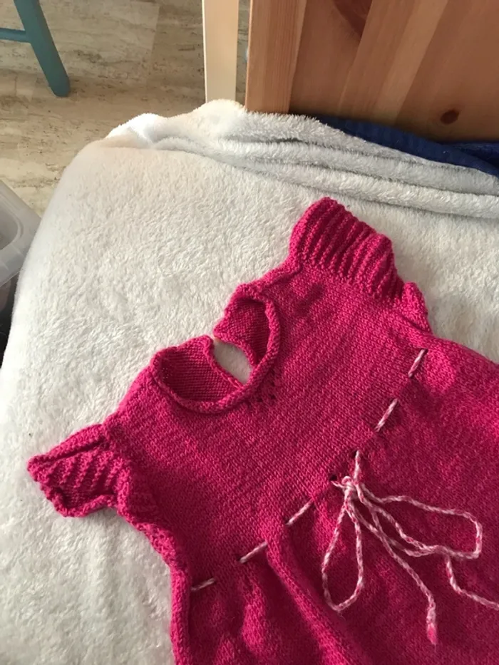 Robe en laine fait main 12 mois - photo numéro 2