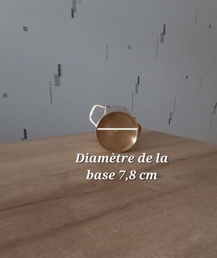 Pot à lait ancien en laiton massif. - photo numéro 8