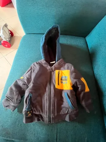 Gilet avec moumoute taille 80 cm