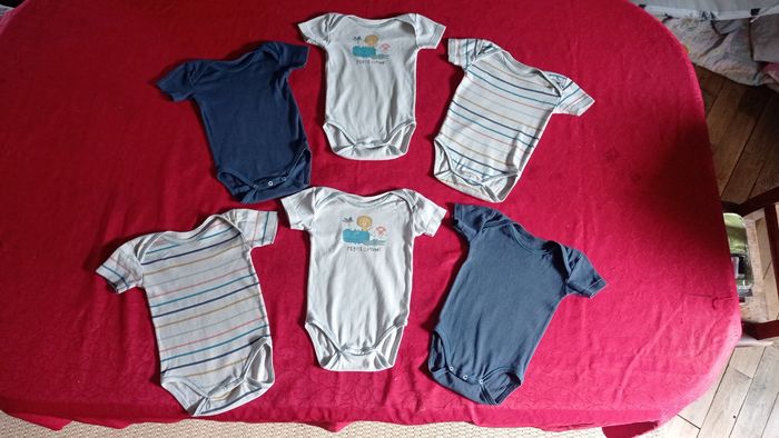 Lot de bodies 9 mois