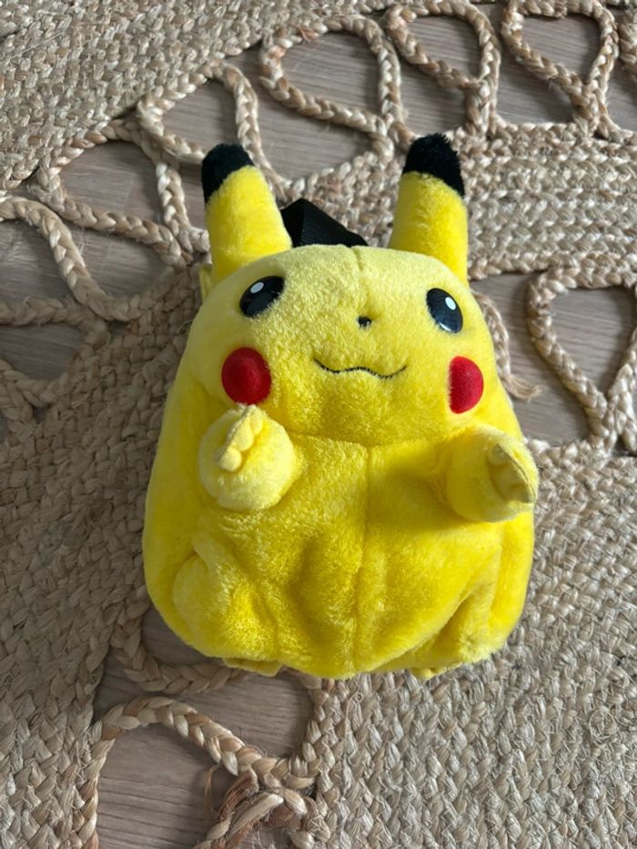 Loungefly Pokémon : Sac à bandoulière Pikachu Sépia pas cher