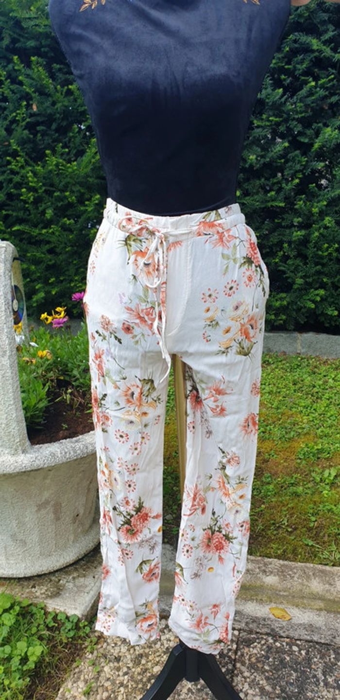 Pantalon fluide blancs fleuries "Zara"