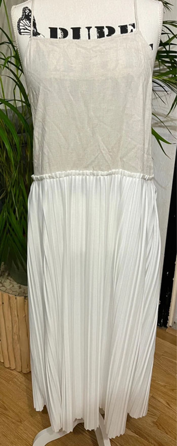 Jolie robe Zara taille M
