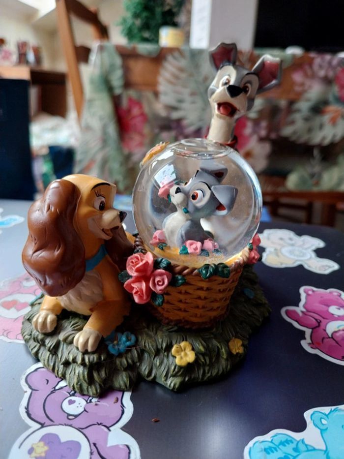 Snowglobe disneyland Paris la belle et le clochard - photo numéro 2