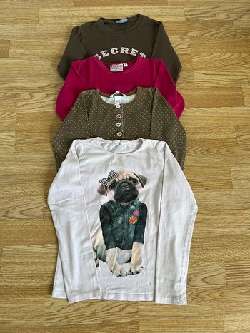Lot de 4 t-shirts manches longues taille 128.