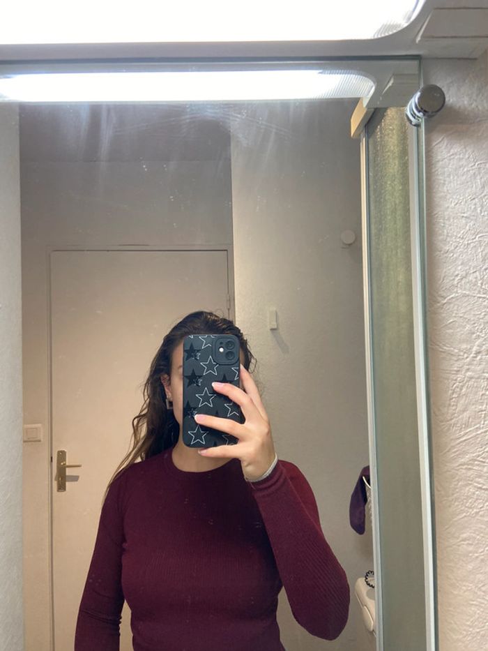 Très joli pull bordeau - photo numéro 3