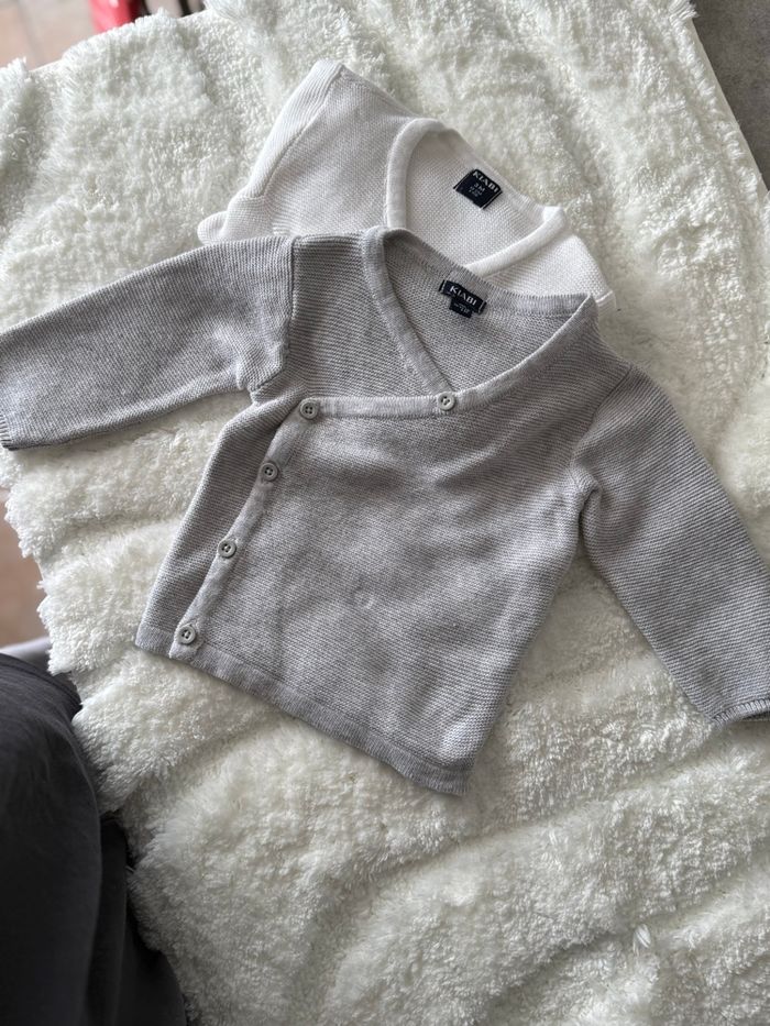 Lot 2 gilets bébé KIABI 3 mois mixte écru gris - photo numéro 2