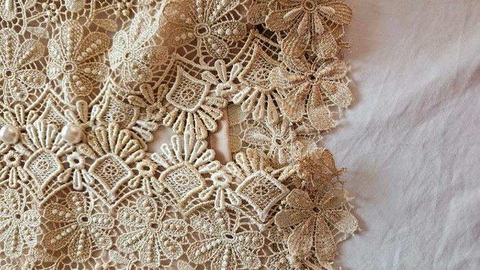 Blouse dentelle chic - boutons sur le devant-T50/52 - photo numéro 8