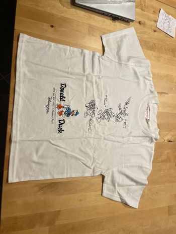 TEE Shirt Donald duck 6/8 ans neuf