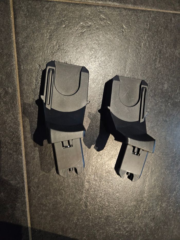Lot adaptateur  pour  poussette  bébé  confort Laika