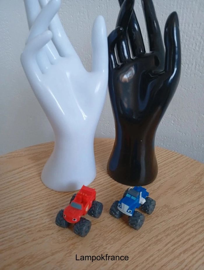 Minuscule voitures blaze et les monstres machines
