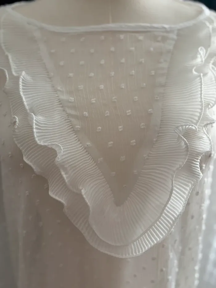 Blouse blanche plumetis romantique à volants plissés – Taille L - photo numéro 3