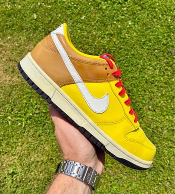 Baskets Nike Dunk low spongebob jaune marron pointure 39 très bon état