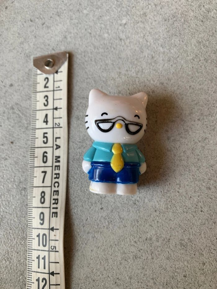 Jouet miniature figurine hello kitty garçon lunette 2009