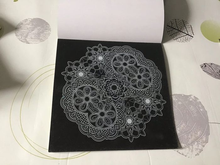 Livre beaux coloriages zen mandalas à gratter Les rêves - photo numéro 3