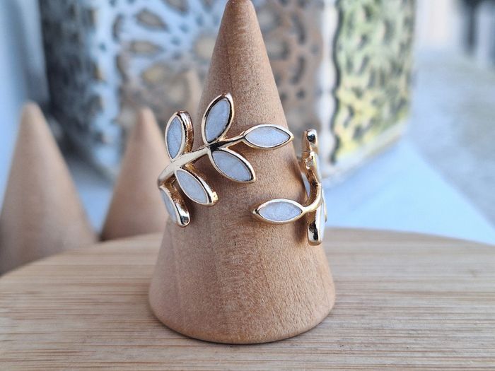 Bague Ouverte Ajustable en feuille Doré minimaliste, feuille en nacre blanche, feuille de Dainty - photo numéro 2