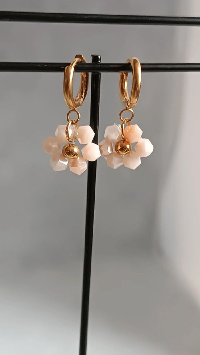 Mini créoles tendance à fleur en perles
