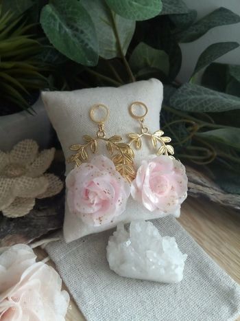 Boucles d'oreilles bohèmes fleurs roses
