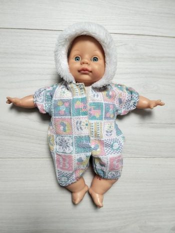 Bébé poupée 25 cm.