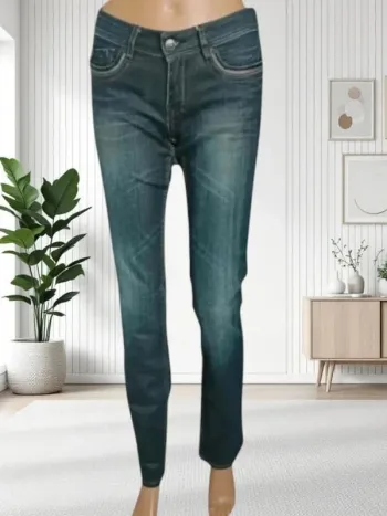 Jean Kaporal modéle aud ,coupe regular ,taille basse ,stretch