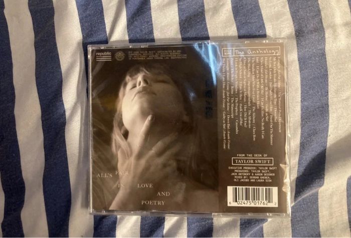 Album Taylor Swift édition spécial Target TTPD - photo numéro 3