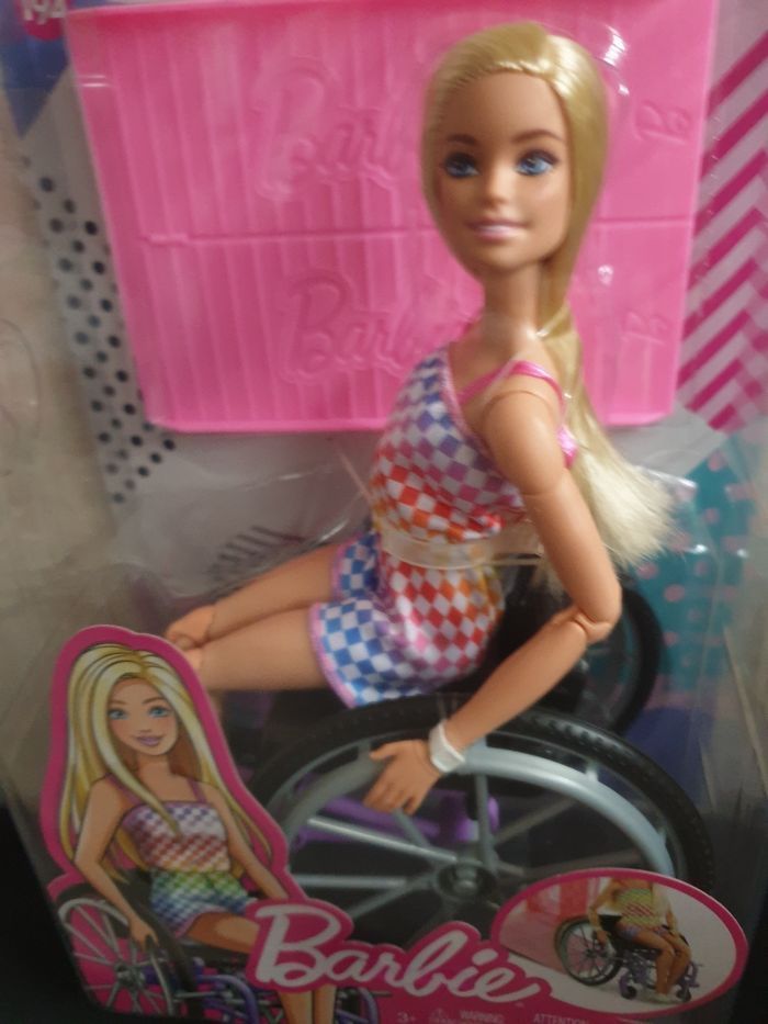 BARBIE ET SON FAUTEUIL ROULANT MATTEL NEUF - photo numéro 3