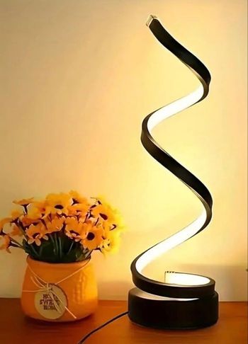 Lampe de table LED moderne, forme spirale