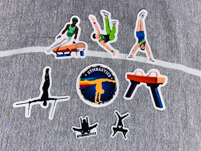 Lot breloque crocs et autocollants