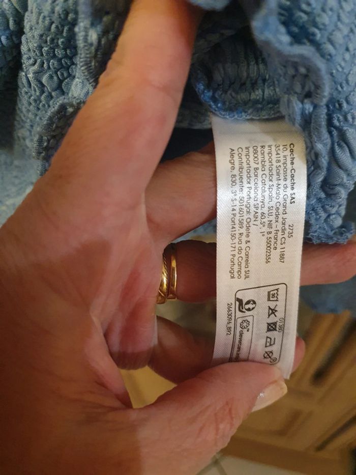 Très joli haut bleu cache cache en relief taille S - photo numéro 6