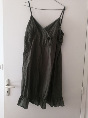 Robe kaki avec broderie