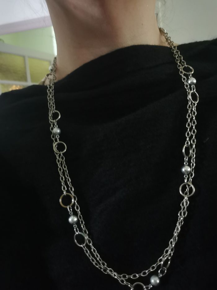 Sautoir en chaîne, anneaux et perles argentés en 2 rangées - photo numéro 2