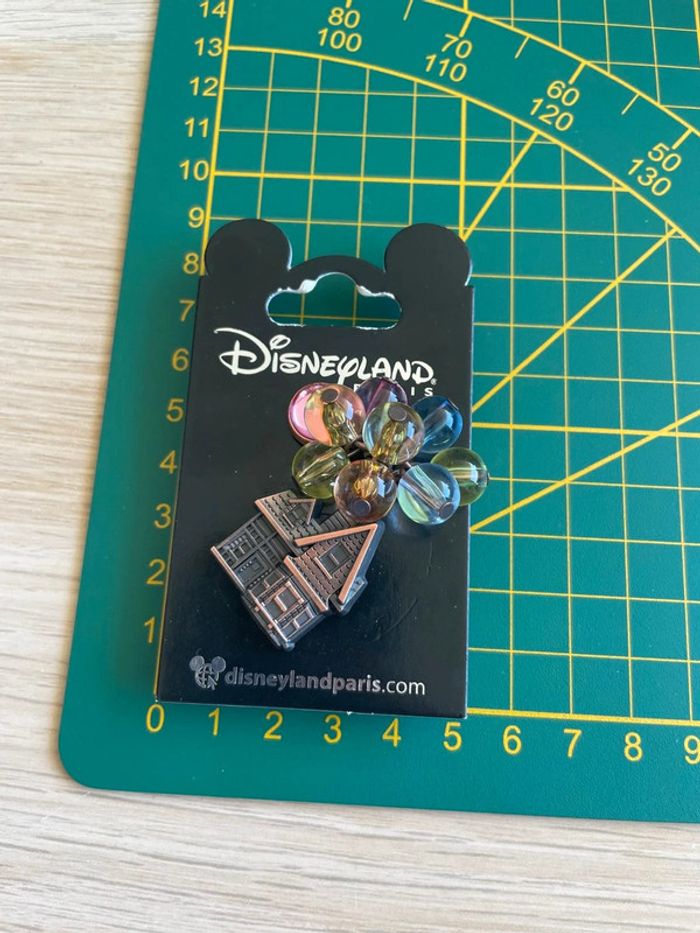 Pin's Disney Pixar UP - Maison & Ballons Perles - Disneyland Paris - photo numéro 3