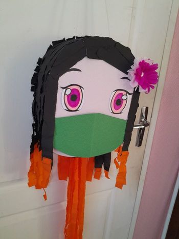 Pinata manga demon jeune fille fait main avec accesoires