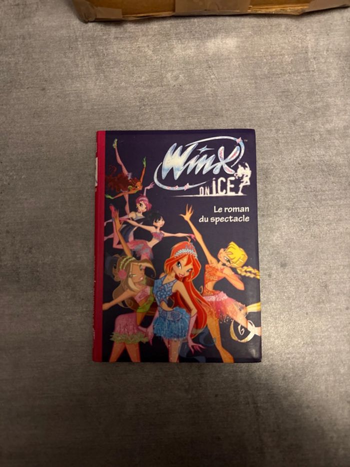 Livre la bibliothèque, Rose Winx, le roman du spectacle
