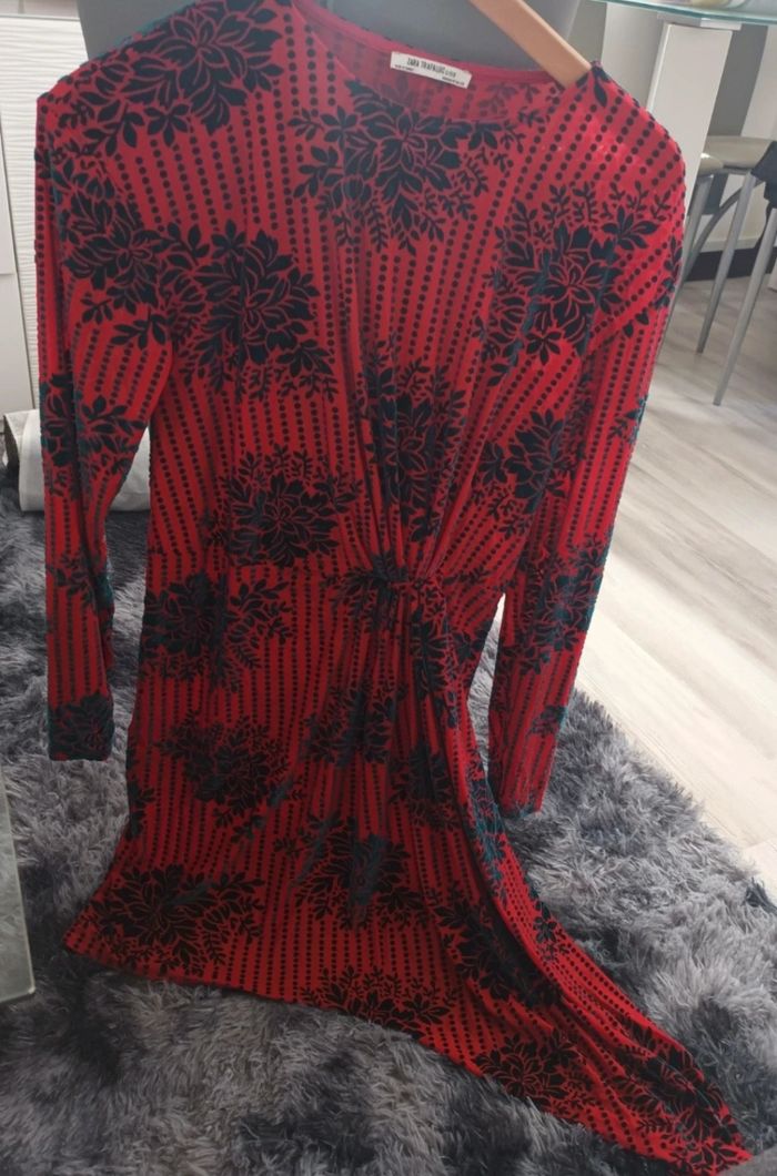 Belle Robe motifs daim rouge zara - photo numéro 2