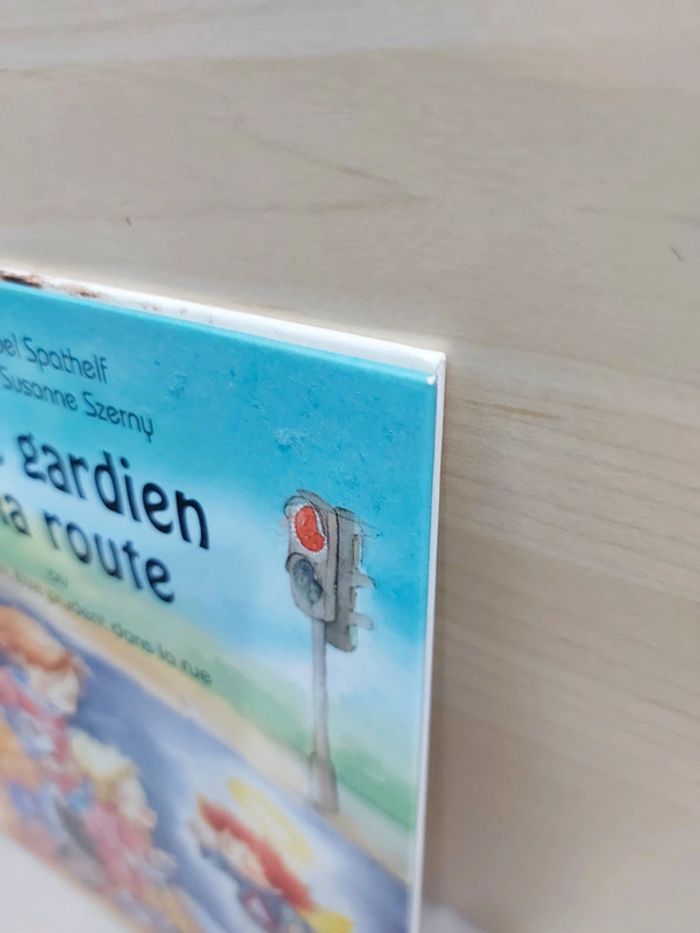 🌺 Livre : L'ange gardien de la route GRUND - photo numéro 5