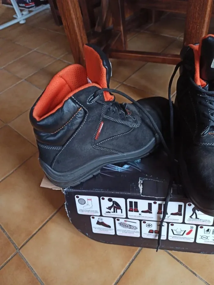 Paire de chaussures de sécurité taille 41 - photo numéro 4