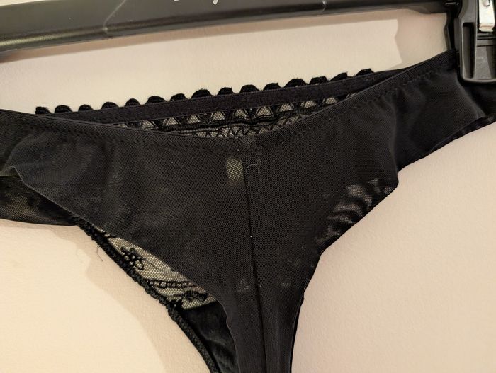 Joli string Etam noir - photo numéro 2