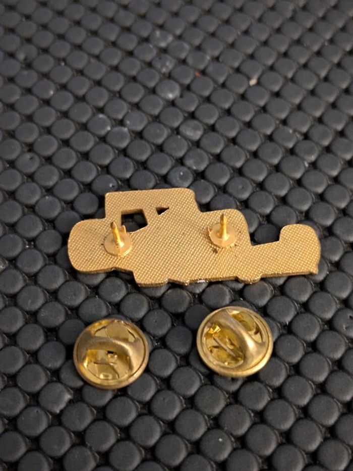 Pin's F1 Ayrton Senna Marlboro Double attaches - photo numéro 2