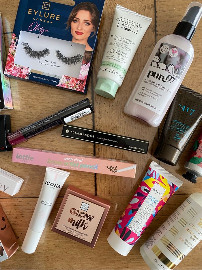 Lot produit de beauté et 2 pochettes - photo numéro 5