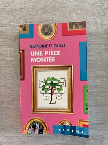 Livre une pièce montée