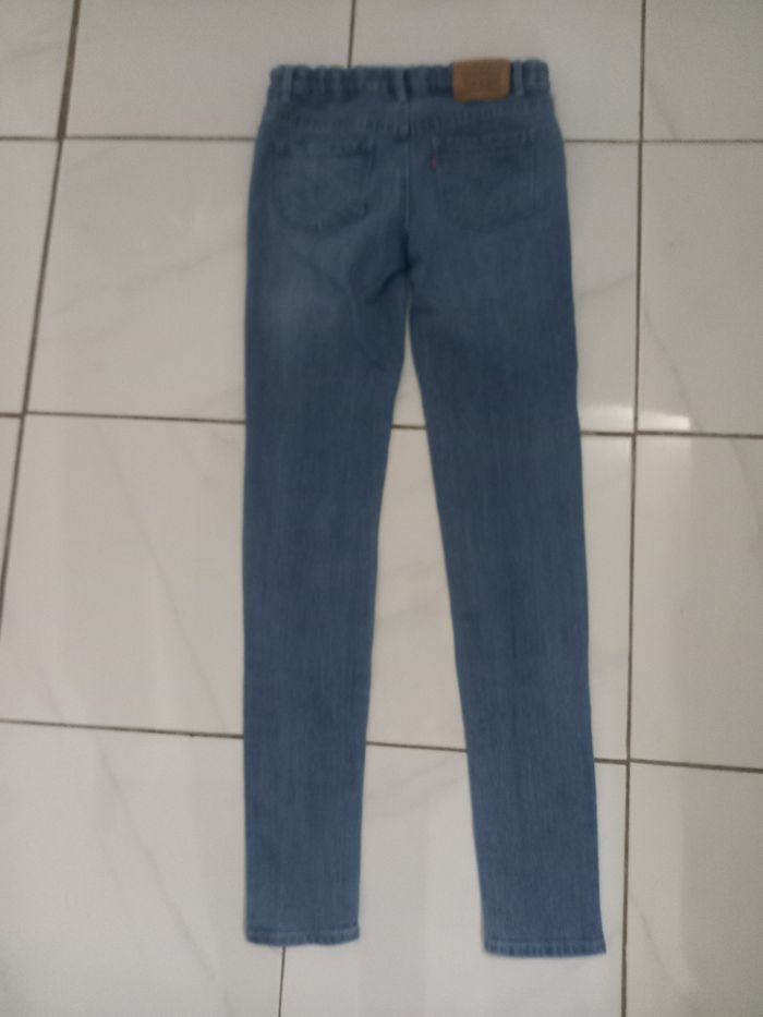 Levi,s fille taille 14 ans couleur bleu clair tres bonne etat - photo numéro 2