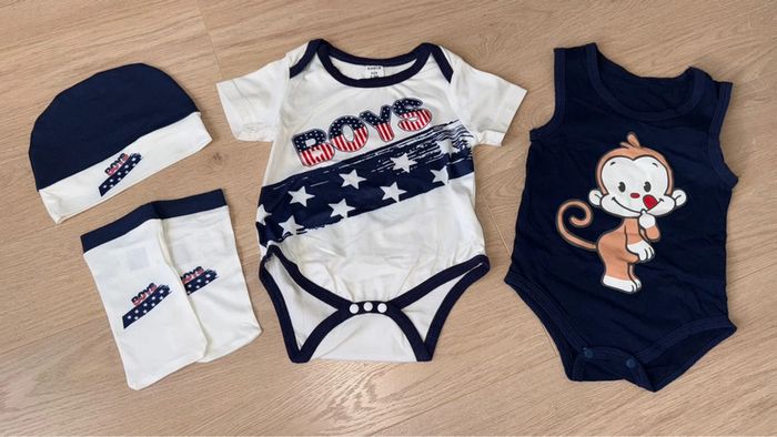 Lot de 27 bodies/ body bébé taille 3 mois - photo numéro 5