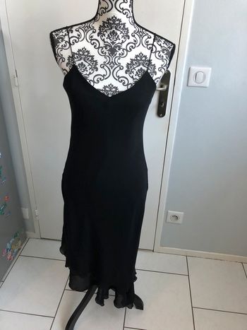 Jolie robe de soirée Noire taille 38 coupe asymétrique