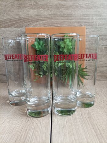 Lot 4 verres beefeater