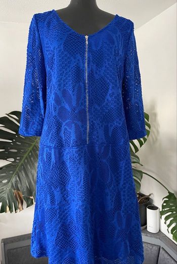 Robe en dentelle bleu vif – Taille 36/38 – Neuve avec étiquette