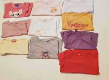 🔥 Bonne affaire!! Lot 10 tee-shirts fille Taille 4 ans 
Lot de 10 tee-shirts fille – Taille 4 ans 👧
