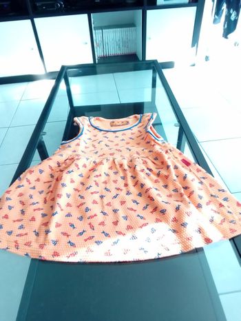Robe. Mini stereo. 6 mois